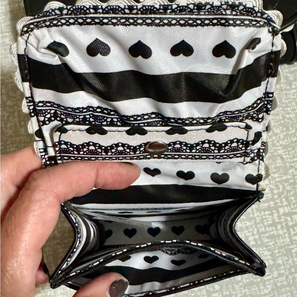 EXCLUSIVE!! Sanrio Hello Kitty Set of 3, Makeup Bag, Trifold Wallet & Coin Purse - Picture 9 of 11